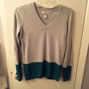 Banana Republic Women's V-neck Sweater Size Medium